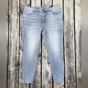 Brand new!! NWT Kut From The Kloth stretchy FAB AB black skinny jeans size 16W